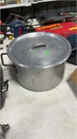 14 Court aluminum stock pot with lid