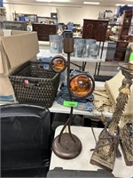 TABLE LAMP W LARGE GLASS ORBS