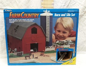 Farm Country Barn & Silo Set