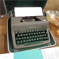 ROYAL TYPEWRITER W/ CASE