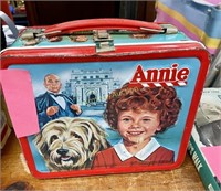 ANNIE METAL LUNCHBOX WITH THERMOS BOTTLE