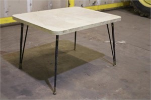 Table Approx 48"x36"x29"