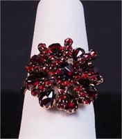 An 18K yellow gold ring with many garnets,