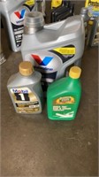 Group of open 5W20 synthetic oil and bar & chain
