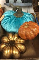 lot of 3 pumpkins