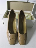 NEW IN BOX NATURALIZER LADIES SHOES SIZE 7