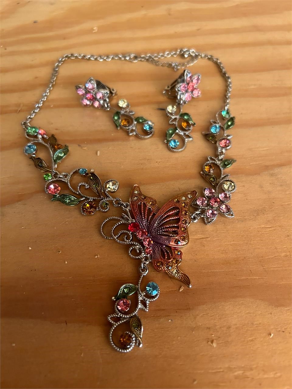 Gorgeous! Butterfly Matching Set - Necklace & Clip