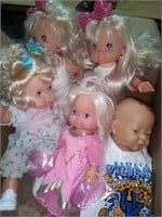 A lot of vintage dolls