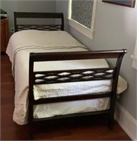 Antique Hepplewhite Style Day Bed - Superior Quali