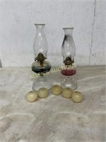 2 OIL LAMPS AND 5 ROUND CANDLES