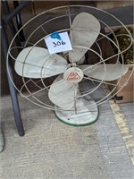 Vintage Hunter Fan - 22"