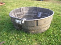 RUBBERMAID 300 GALLON WATER TANK