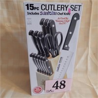 CUTLERY SET 15 PC SET W/ BLOCK  NEW IN BOX