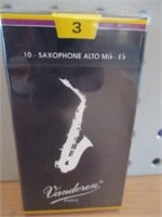 10 Saxophone Alto SR2163 Reeds