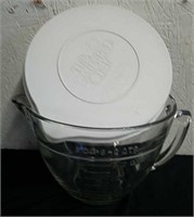 Pampered Chef measuring cup with lid