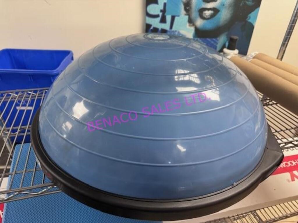 1X NEW BOSU BALANCE TRAINER