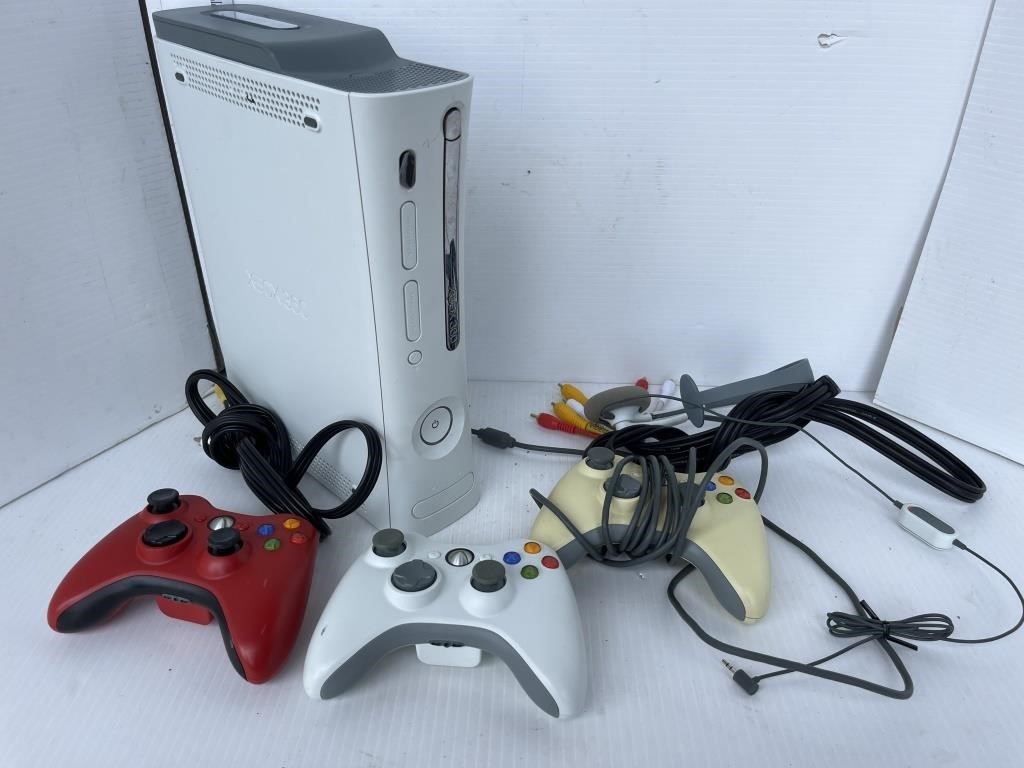 XBOX 360 w/ 3 controllers