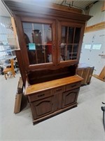 Maple Hutch,1 drawer and 2 doors on base, 2 glass