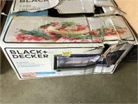 Black & Decker 4 slice toaster oven. Damaged in