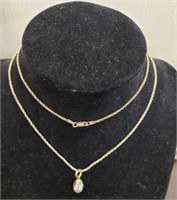 Marked 14K 24" Chain w/ Peacock Pearl Pendant.