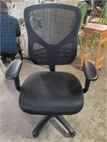 Black Mesh Swivel Office Chair