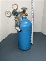 C02 cylinder with regulator