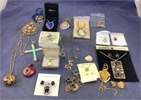 Vintage Costume Jewelry Necklaces/Pendants/Sets