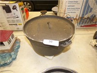 LARGER CAST IRON DUTCH OVEN NEVER USED