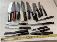 Assortment of 20 knives