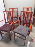 Lot de 4 chaises en bois franc. Impeccables