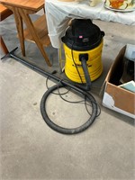 Genie 8 Gallon Wet/Dry Vacuum