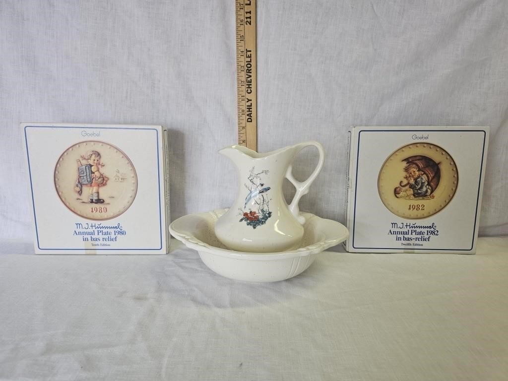 Vintage Ceramic Treasure Craft Pitcher w/Bowl &