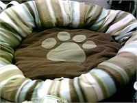 New Dog Bed & Toys w/Retractable Leash