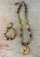 OLIVE JADE AND BONZITE NECKLACE WITH PENDANT