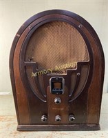 1935 HILCO CATHEDRAL ART DECO TUBE RADIO MODEL 60
