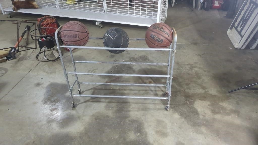 BASKETBALL RACK