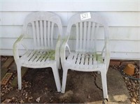 2 PLASTIC LAWN CHAIRS