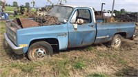 Chevy 1981 Custom Deluxe 20 Pick Up Truck w/ Title