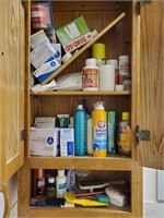 Bathroom Cabinet Contents Lot