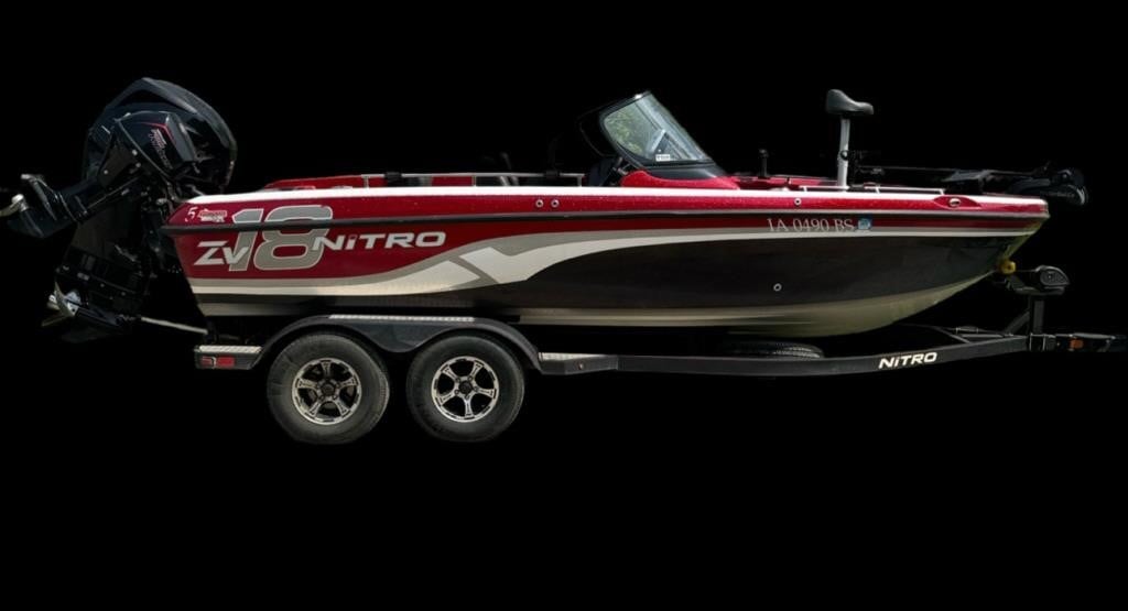 2017 zv18 pro Nitro Boat LOW HOURS