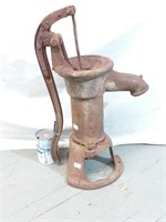 Pompe à eau antique