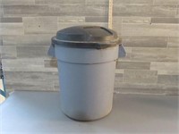 RUBBERMAID GARBAGE CAN - 22" TALL