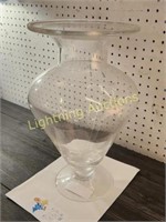 VINTAGE CLEAR GLASS VASE WITH A FLARED TOP