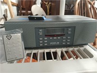 Henry Kloss AM-FM Radio with remote