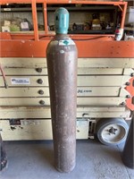 Helium gas cylinder