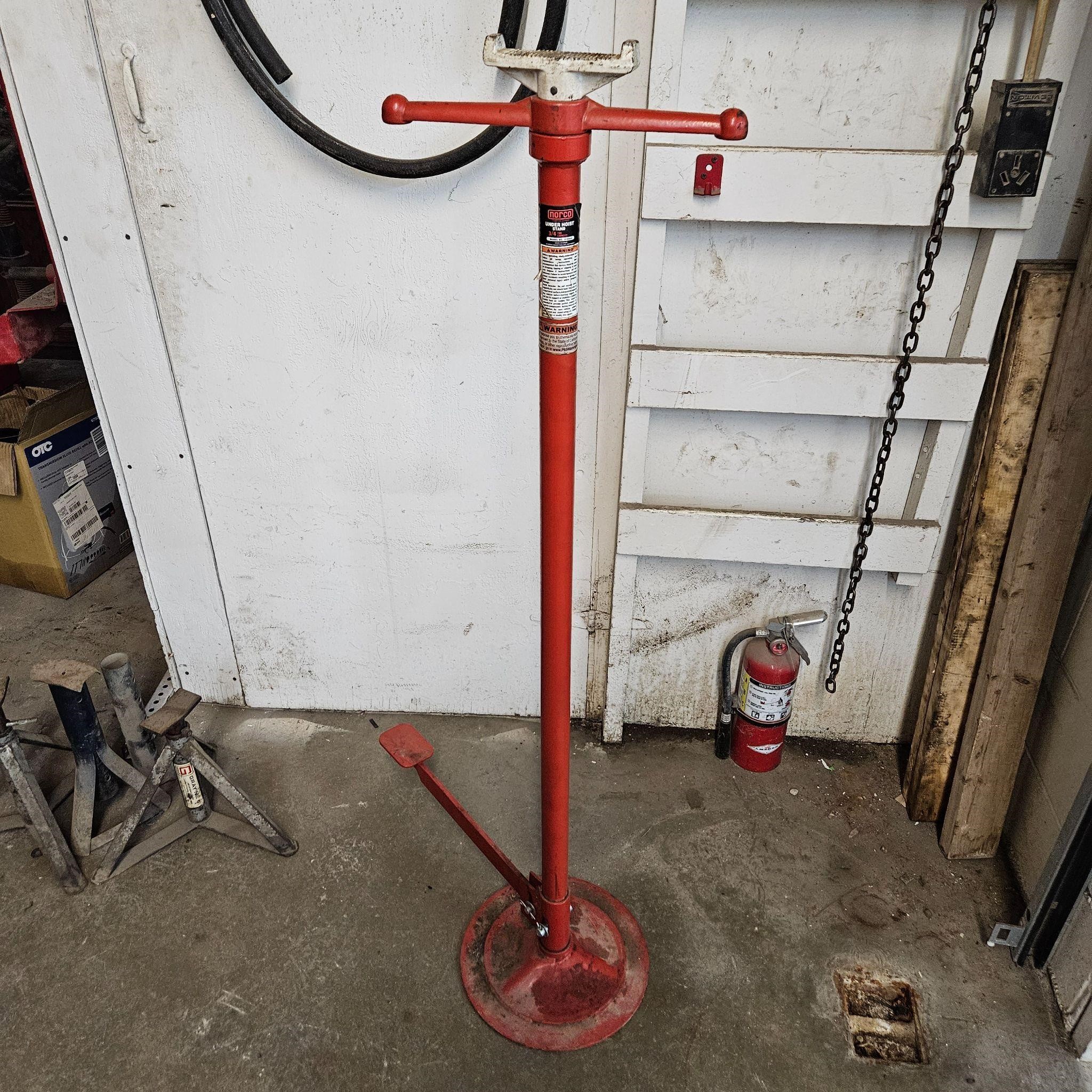 Norco Under hoist stand