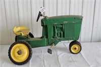 JD 20 series pedal tractor, original