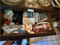 LOT OF LINEN NAPKINS