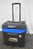 IGLOO PULL ALONG COOLER - FLOOR MODEL