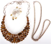 ASSORTED COSTUME JEWELRY NECKLACES & BROOCH